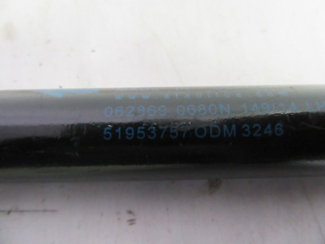 Fiat 500l csomagtérajtó teleszkóp 51953757