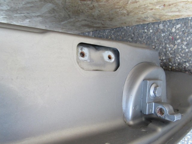 104470 Alfa Romeo 159 szürke színű jobb első ajtó