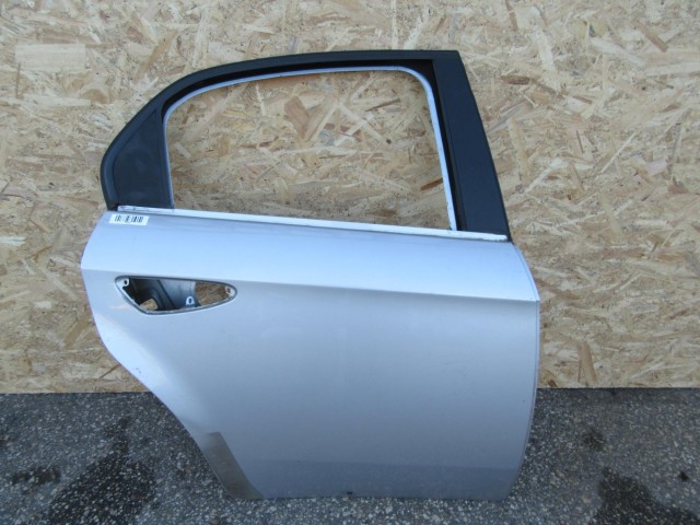 104466 Alfa Romeo 159 szedan ezüst színű jobb hátsó ajtó 50510356