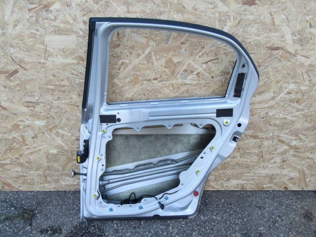 104466 Alfa Romeo 159 szedan ezüst színű jobb hátsó ajtó 50510356