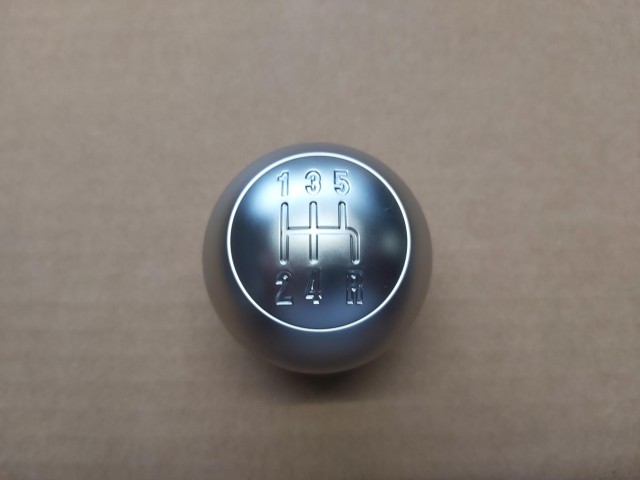 Alfa Romeo 147  gyári új, 1,9 JTD 5 sebességes váltógomb