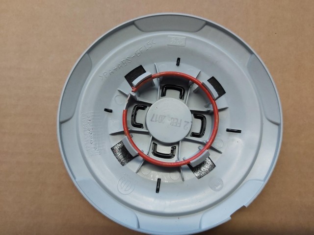 Abarth 500, Grande Punto, Punto Evo  gyári új felni közép kupak 51923348