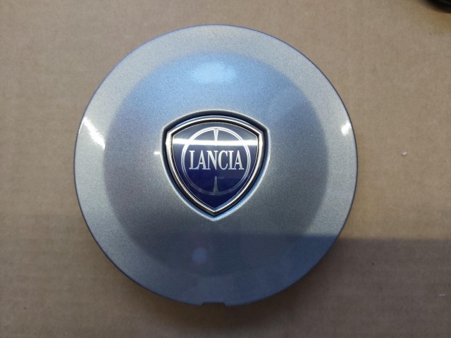 Lancia Delta 2008-2014 gyári új felni közép kupak 735518618
