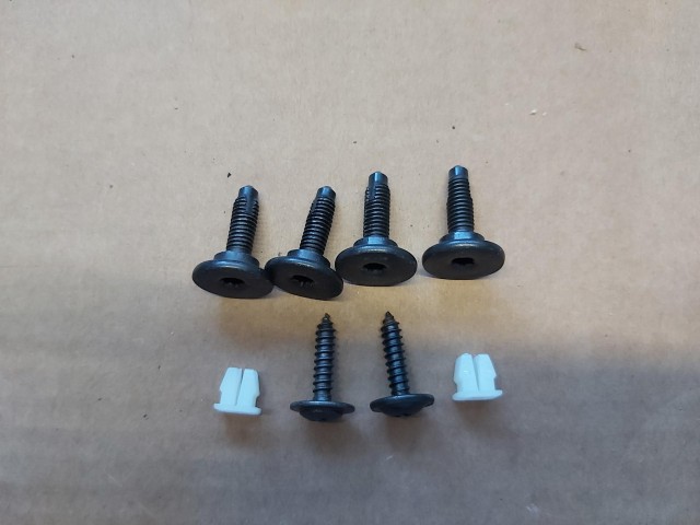 Alfa Romeo 159  gyári új hátsó lökhárító rögzítő csavar készlet 71751843