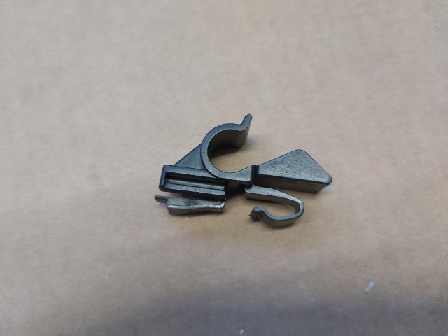 Fiat Doblo III. , Fiat Qubo jobb oldali kalaptartó  pöcök 55174393