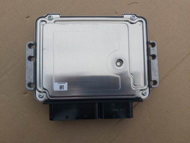 Alfa Romeo 159 1,9 Jtd 8v, 0281015163 számú, gyári új motorvezérlő