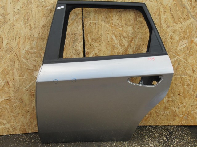 107210 Alfa Romeo 159 bal hátsó ajtó a képen látható sérüléssel 50510509