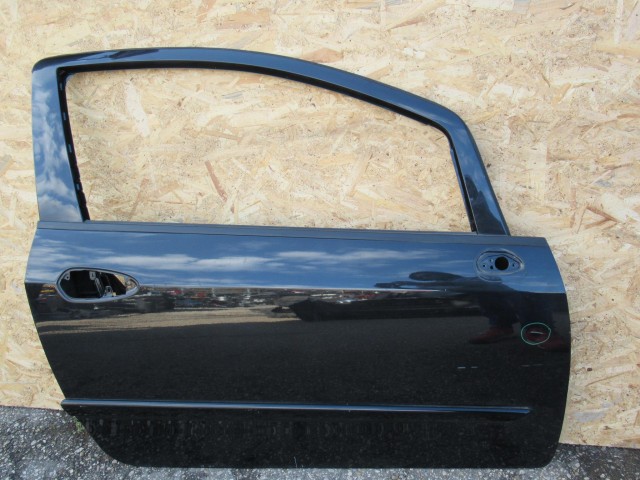 107337 Fiat Punto EVO 3 ajtós jobb oldali  ajtó a képen látható sérüléssel 