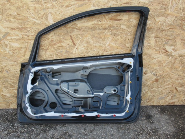 107337 Fiat Punto EVO 3 ajtós jobb oldali  ajtó a képen látható sérüléssel 