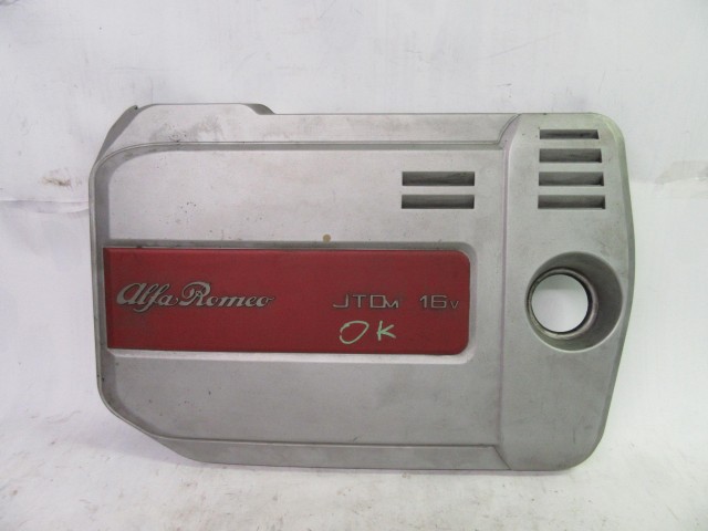 105010 Alfa Romeo 159 1.9 16V felső motor burkolat a képen látható sérüléssel 51827460
