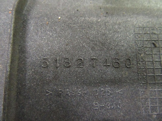 105010 Alfa Romeo 159 1.9 16V felső motor burkolat a képen látható sérüléssel 51827460