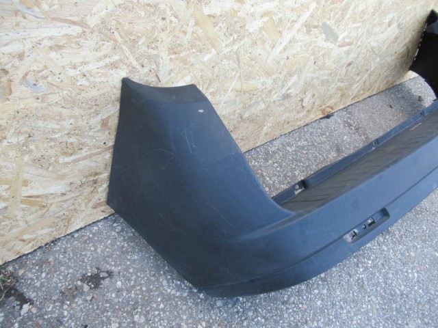 107427 Fiat Doblo  2009-2022 műanyag fekete hátsó lökhárító ketté nyíló raktérajtós kivitelhez 735497862