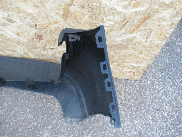 107427 Fiat Doblo  2009-2022 műanyag fekete hátsó lökhárító ketté nyíló raktérajtós kivitelhez 735497862