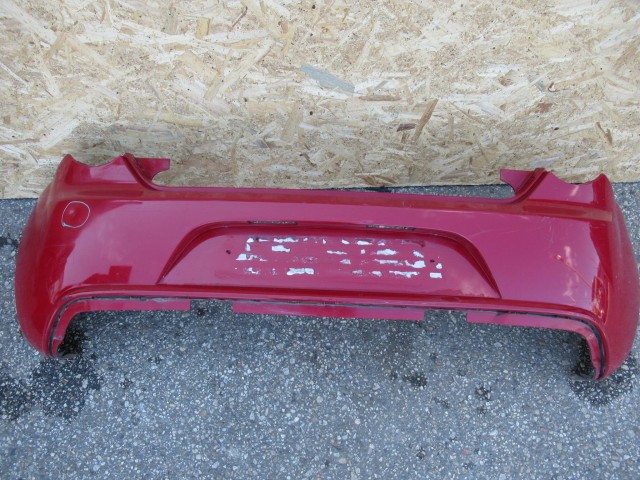 107430 Alfa Romeo MiTo hátsó lökhárító a képen látható sérüléssel 