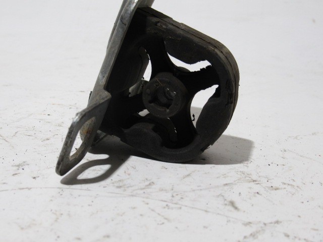 Alfa Romeo Giulietta kipufogó tartó gumibak 51814156