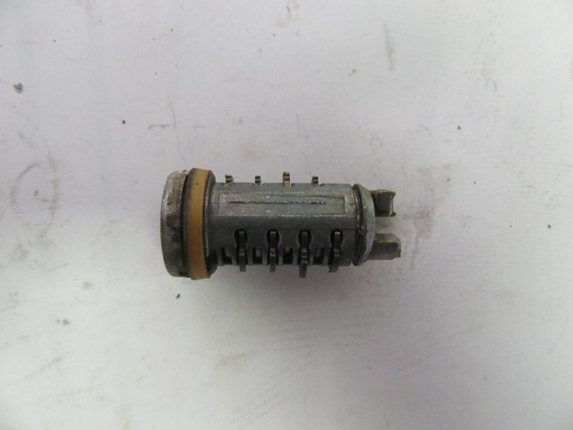 Alfa Romeo 147 első zárbetét 