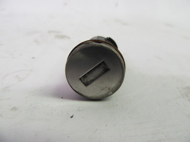 Alfa Romeo 147 első zárbetét 