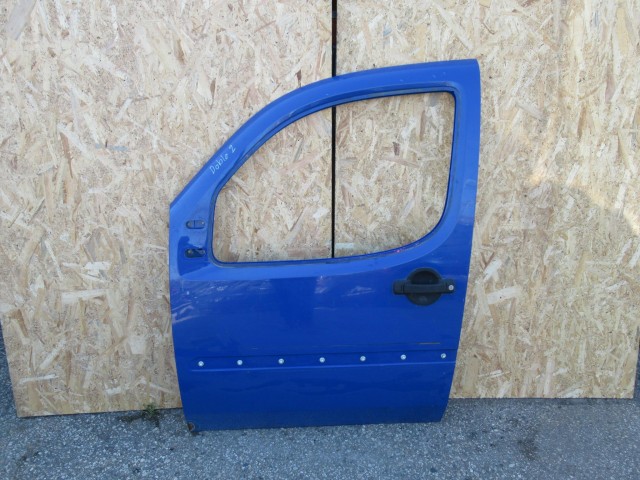 107548 Fiat Doblo 2000-2009 bal első ajtó a képen látható sérüléssel