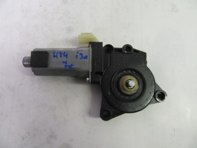 105561 Hyundai I30 jobb első ablakemelő motor 105561
