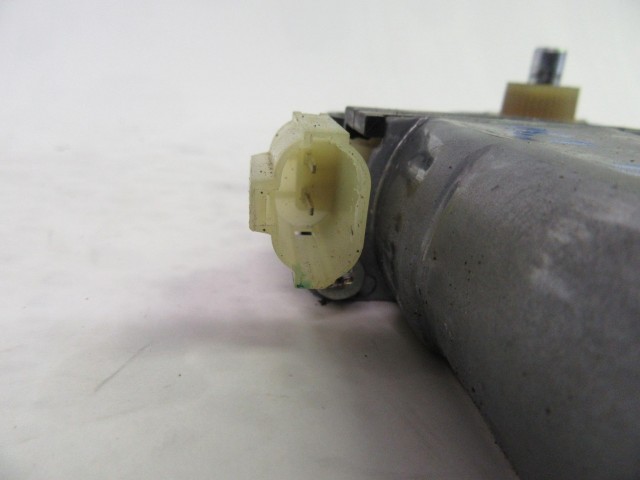 105561 Hyundai I30 jobb első ablakemelő motor 105561