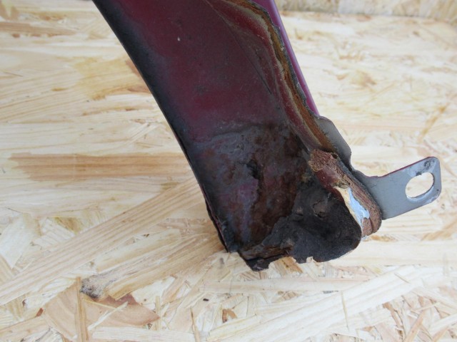 111071 Lancia Musa Jobb első sárvédő a képen látható sérüléssel 51732260