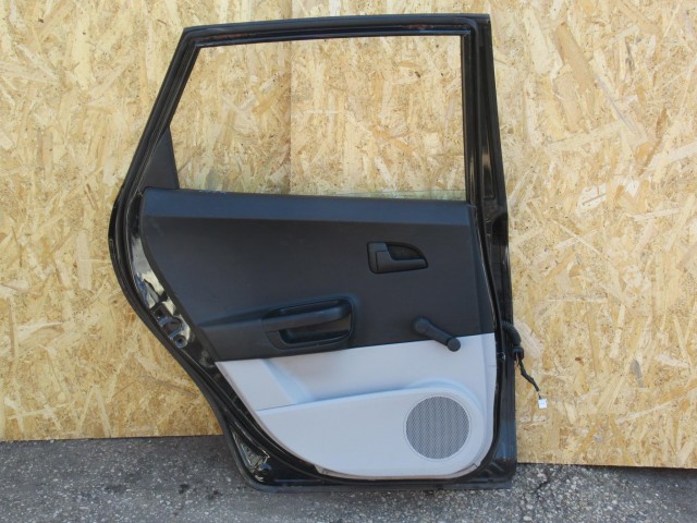 111006 Kia Ceed 5 ajtós 2006-2012 bal hátsó ajtó a képen látható sérüléssel