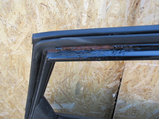 111006 Kia Ceed 5 ajtós 2006-2012 bal hátsó ajtó a képen látható sérüléssel