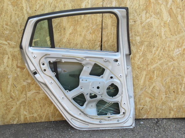 111125 Fiat Bravo 2007-2014 bal hátsó ajtó a képen látható sérüléssel 51839096