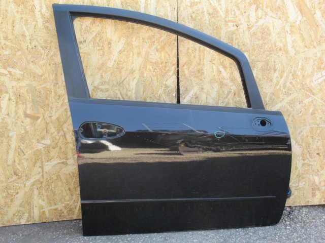 111126 Fiat Linea jobb első ajtó a képen látható sérüléssel 