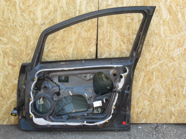 111126 Fiat Linea jobb első ajtó a képen látható sérüléssel 