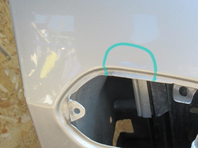 111127 Fiat Linea jobb első ajtó a képen látható sérüléssel