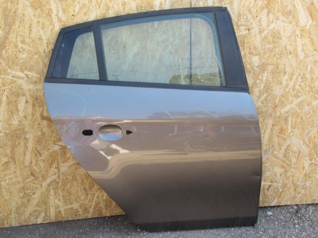 111129 Fiat Bravo 2007-2014 jobb hátsó ajtó a képen látható sérüléssel 51839095