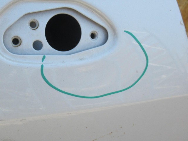 111132 Fiat Linea jobb első ajtó a képen látható sérüléssel