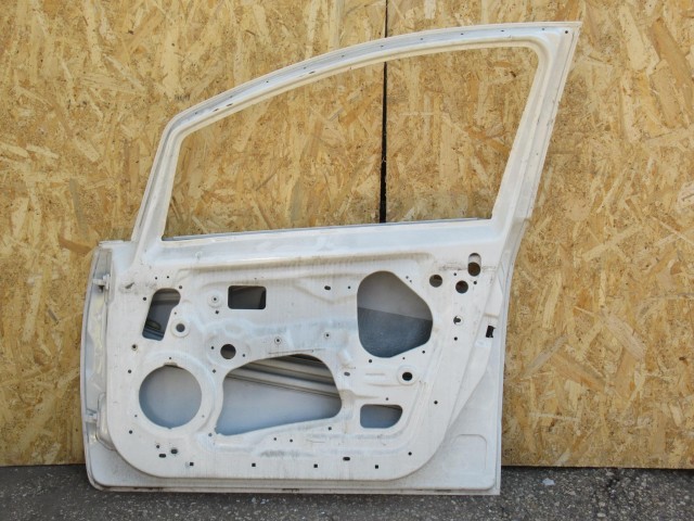 111132 Fiat Linea jobb első ajtó a képen látható sérüléssel