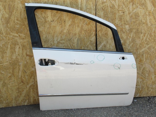 111133 Fiat Linea jobb első ajtó a képen látható sérüléssel