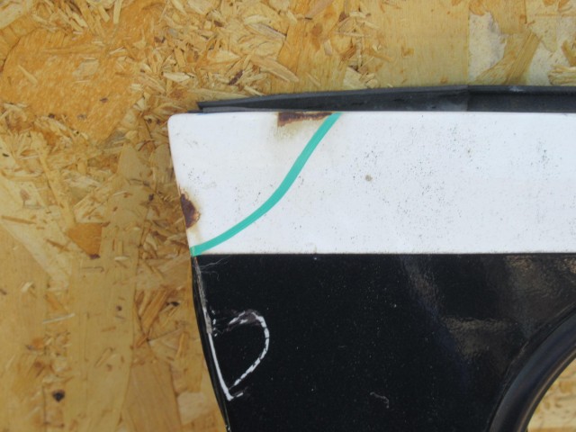 111133 Fiat Linea jobb első ajtó a képen látható sérüléssel