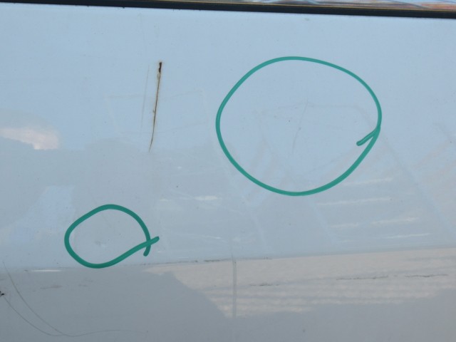 111133 Fiat Linea jobb első ajtó a képen látható sérüléssel