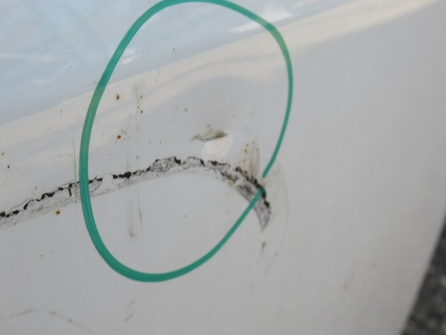 111133 Fiat Linea jobb első ajtó a képen látható sérüléssel