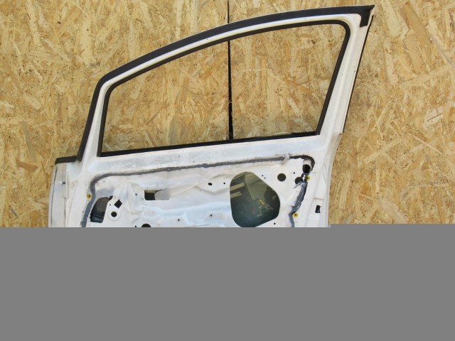 111133 Fiat Linea jobb első ajtó a képen látható sérüléssel