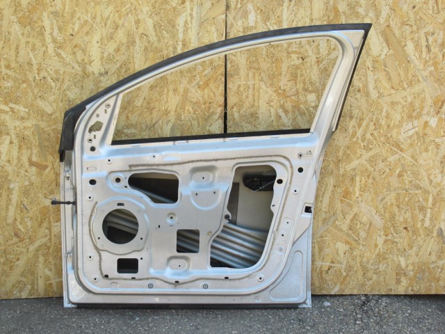 111134 Lancia Delta 2008-2014 jobb első ajtó a képen látható sérüléssel 51808840