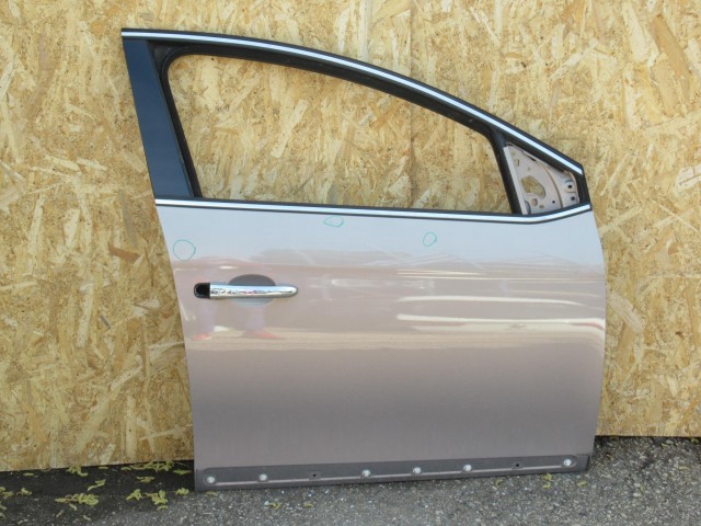 111135 Lancia delta jobb első ajtó a képen látható sérüléssel 51808840