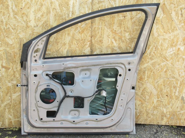 111135 Lancia delta jobb első ajtó a képen látható sérüléssel 51808840