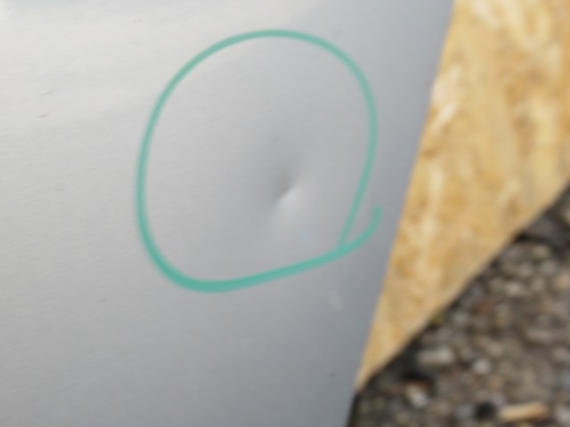 111137 Fiat Bravo bal hátsó ajtó a képen látható sérüléssel 51839096