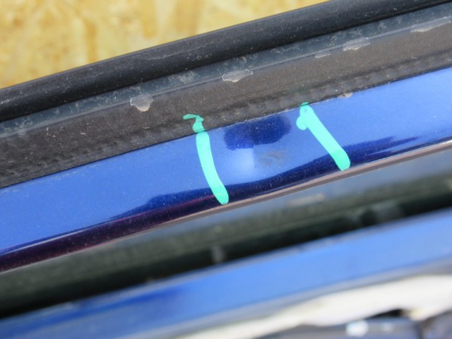 111138 Fiat Bravo bal hátsó ajtó a képen látható sérüléssel 51839096