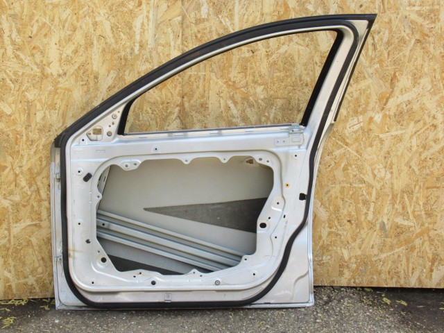 111142 Alfa Romeo Giulietta jobb első ajtó a képen látható sérüléssel   50509165