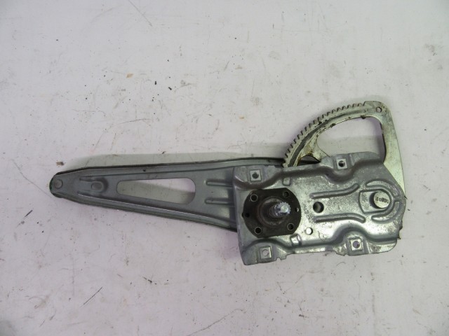 Toyota Yaris 2006-2011 jobb hátsó manuális ablakemelő 