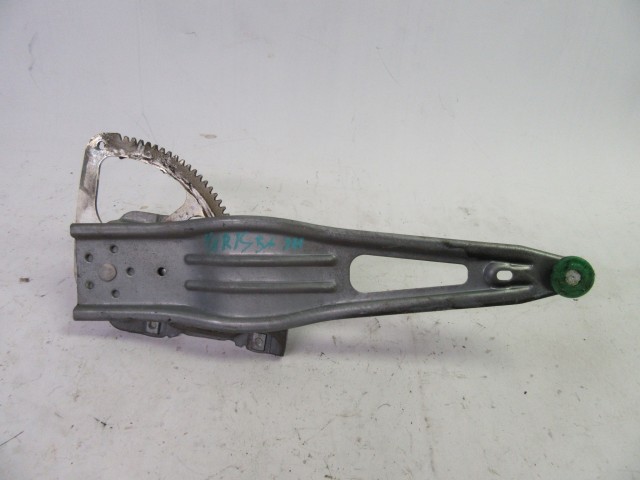 Toyota Yaris 2006-2011 jobb hátsó manuális ablakemelő 