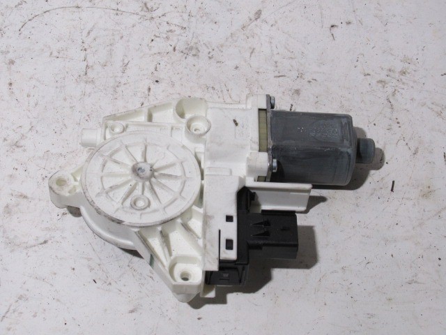 Fiat Freemont jobb első ablakemelő motor 130401 c22330-100