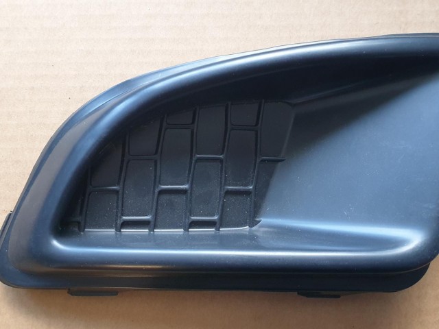 Lancia Ypsilon II. jobb első, alsó díszrács 735453789