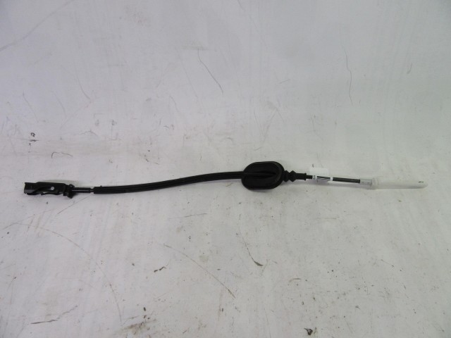 Ford Fiesta 5 ajtós bal első zárbovden, zár és a belső kilincs között